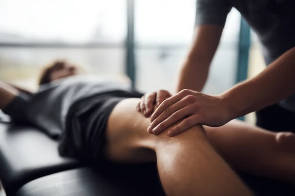 Jak masaż sportowy zapobiega kontuzjom – regeneracja po treningu